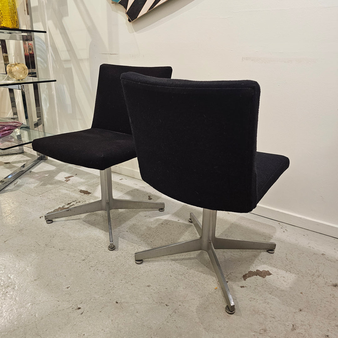 MCM Goodform Alum/Black Sidechair