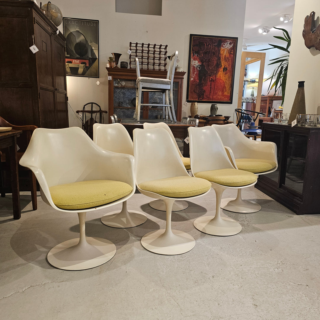(6) Knoll Saarinen Tulip Chairs