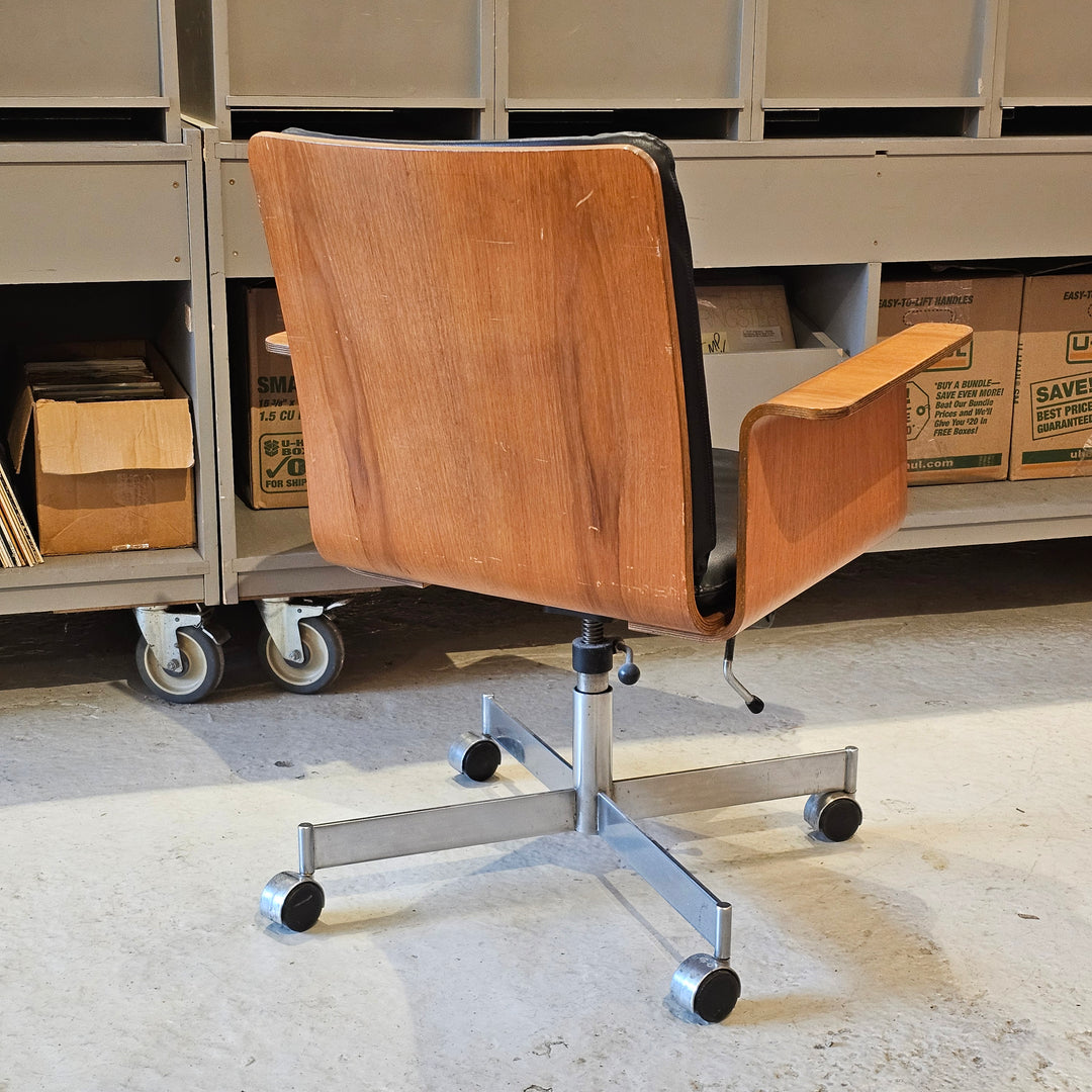 Kevi Swivel Office Armchair