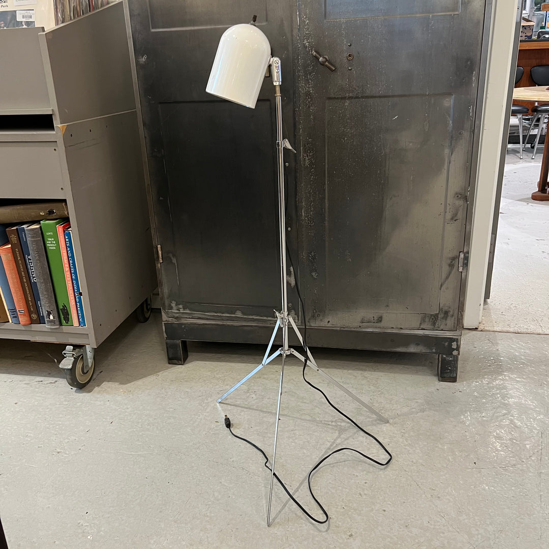 Metal Floor Lamp w/Folding Tripod Base