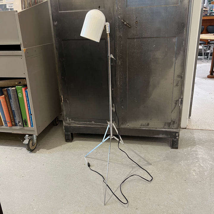 Metal Floor Lamp w/Folding Tripod Base