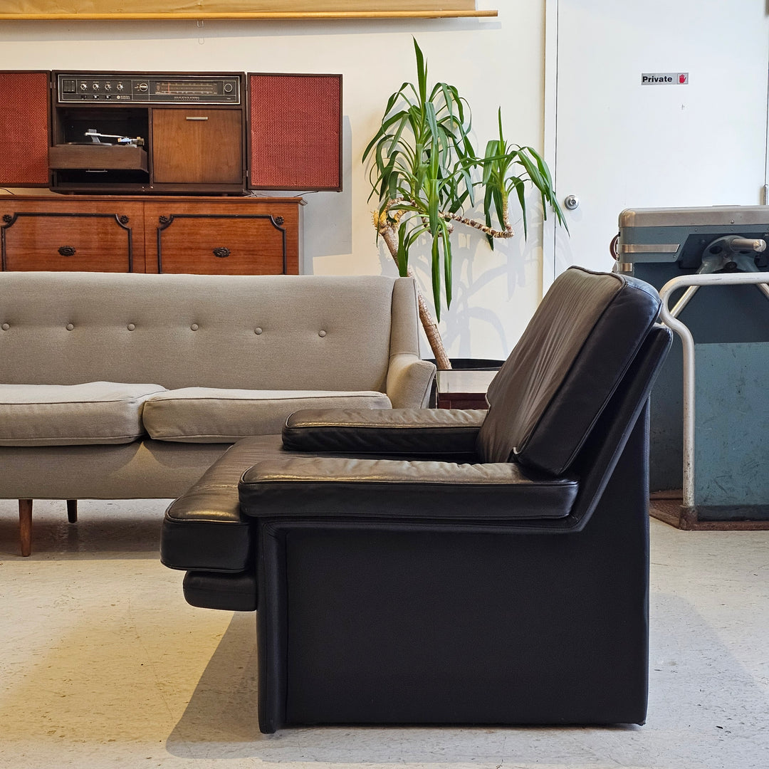 'Sirino' Leather Lounge Chair