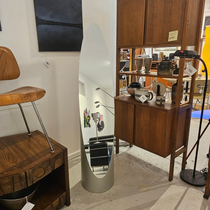 Gaia Lipstick Floor Mirror